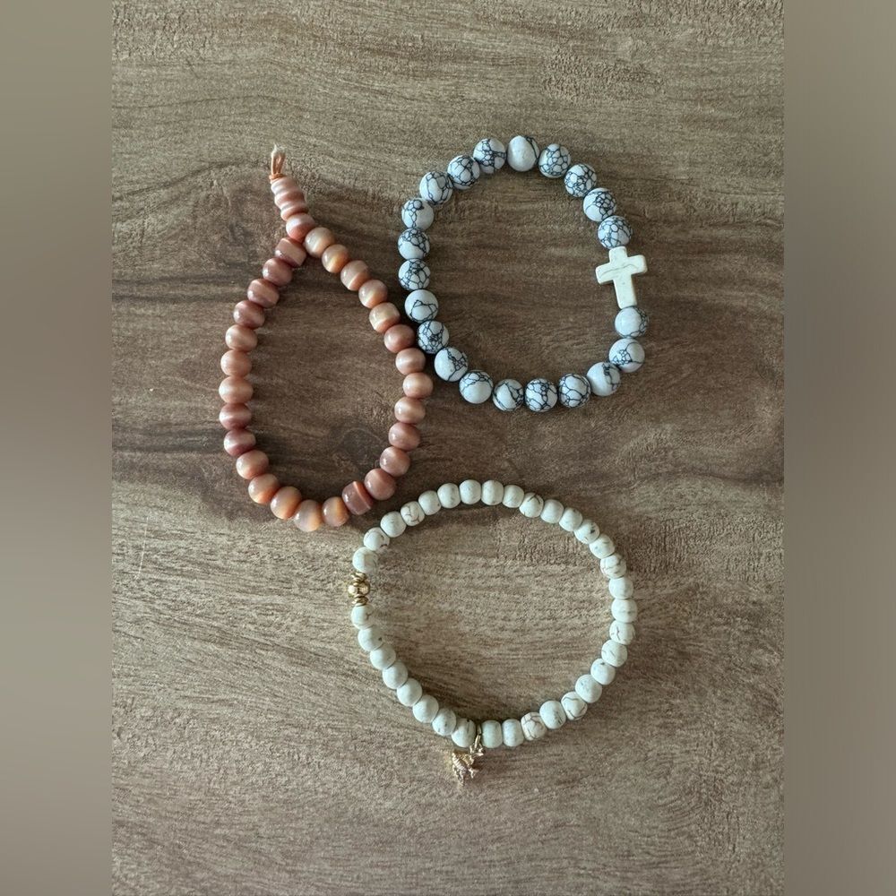 Set ofā3 Hand made crystal Bead Stretch Bracelets Boho Fish Cross Howelite